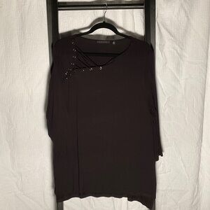 Cyrus Black Grommet Accent Top
